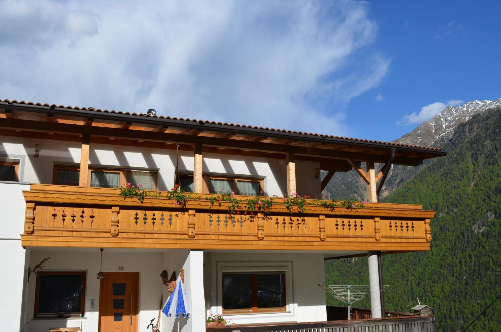 Alpenblick Lodge Tscholl Мартело Екстериор снимка