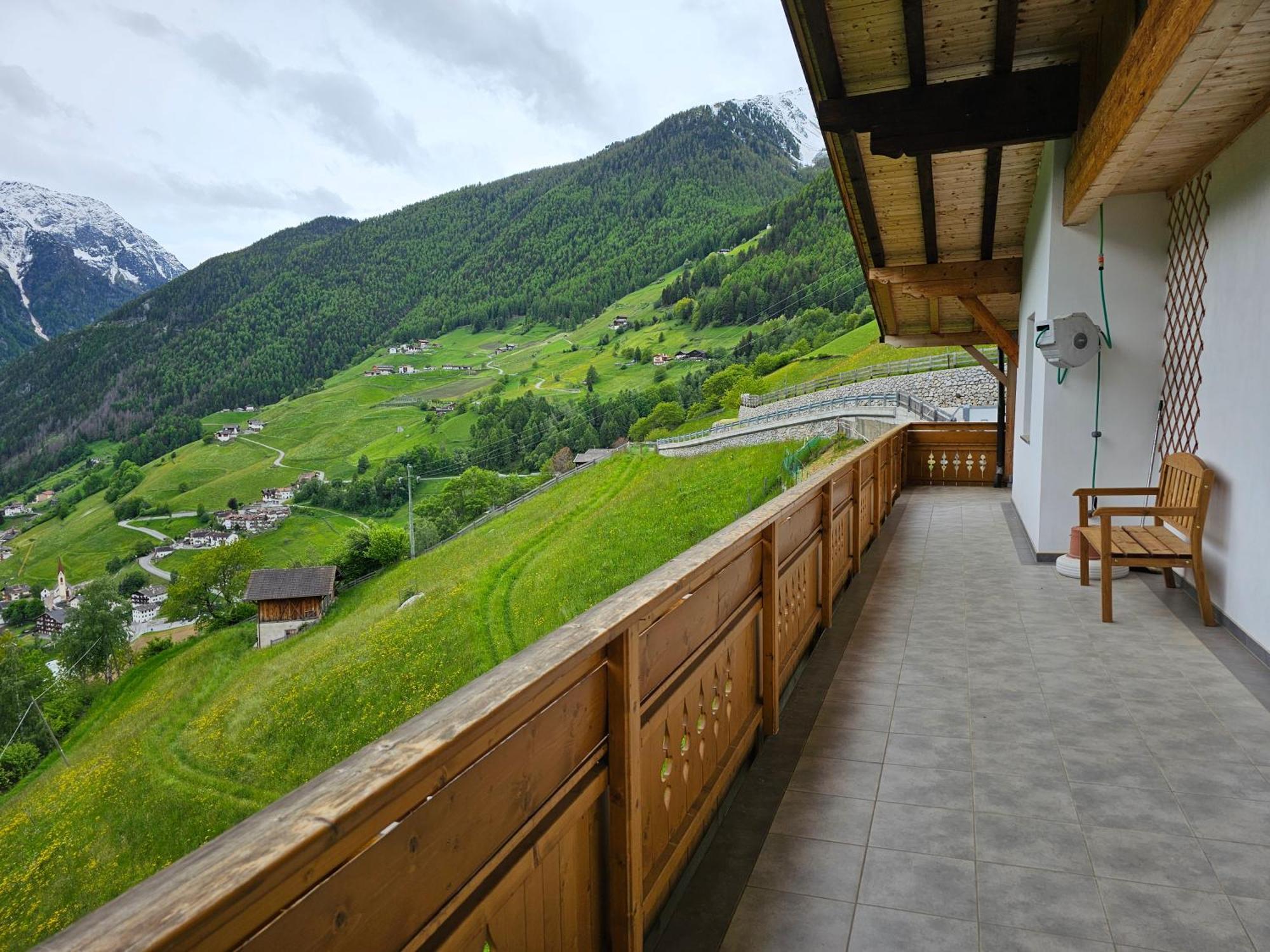 Alpenblick Lodge Tscholl Мартело Екстериор снимка