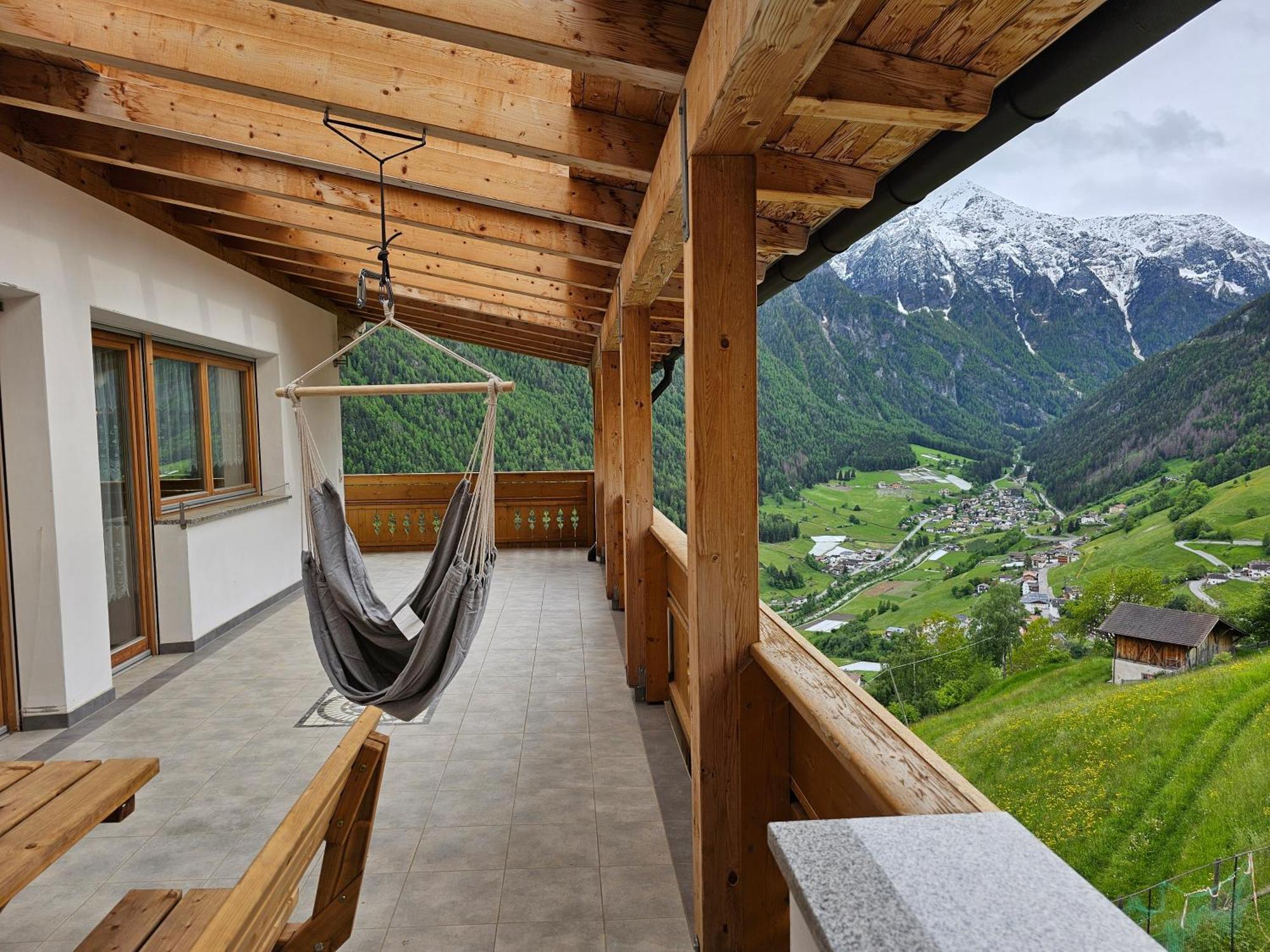 Alpenblick Lodge Tscholl Мартело Екстериор снимка