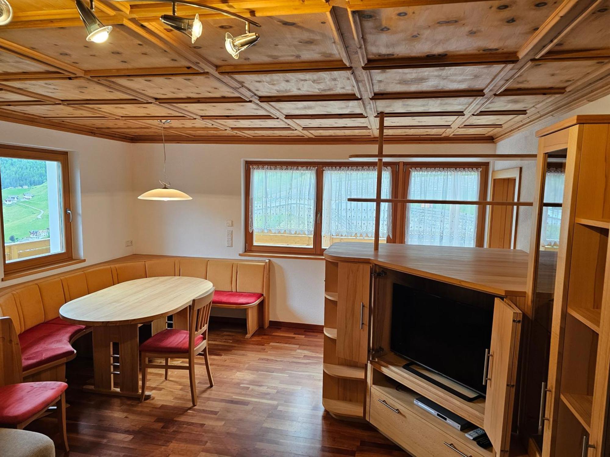 Alpenblick Lodge Tscholl Мартело Екстериор снимка