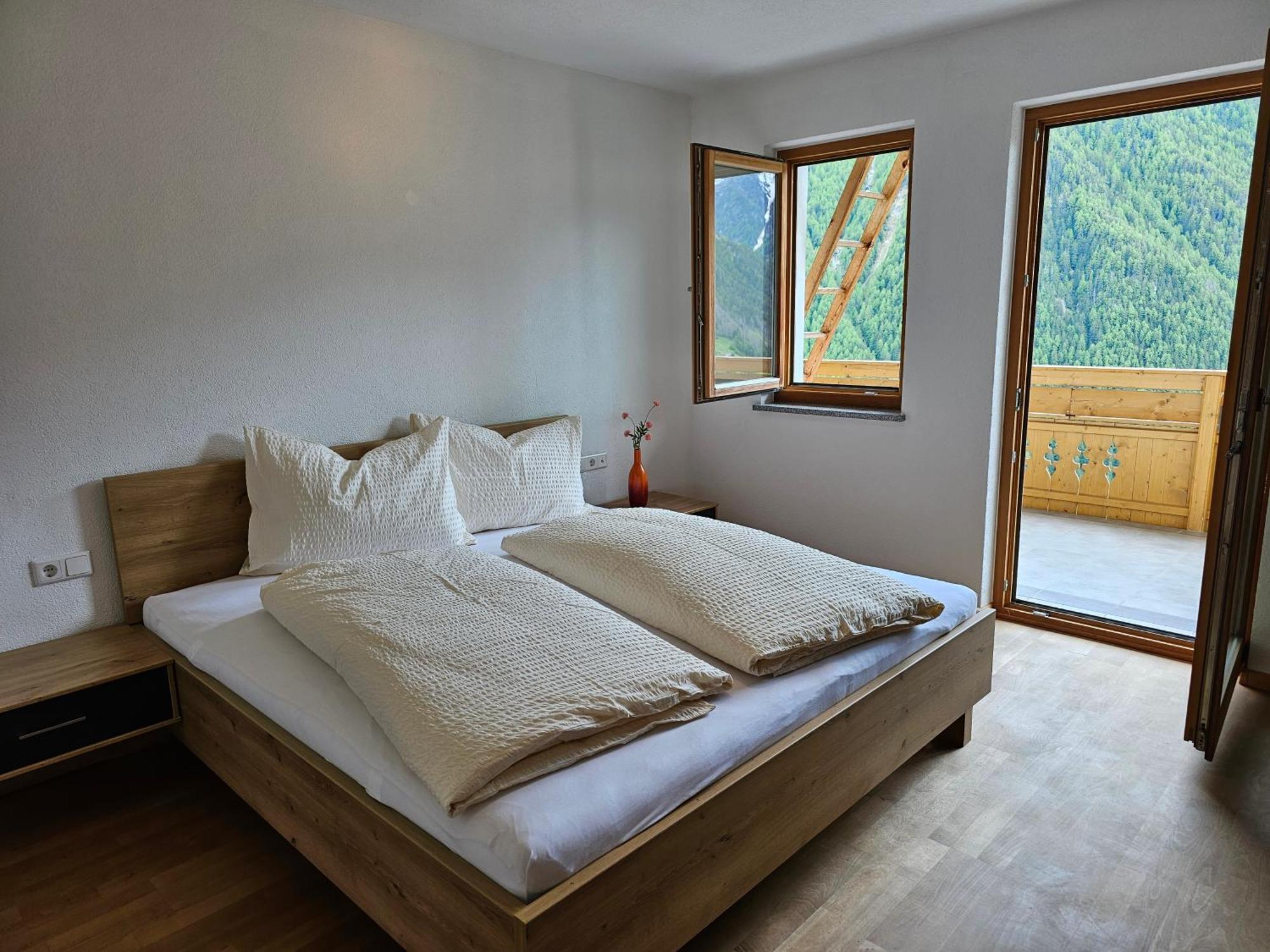 Alpenblick Lodge Tscholl Мартело Екстериор снимка